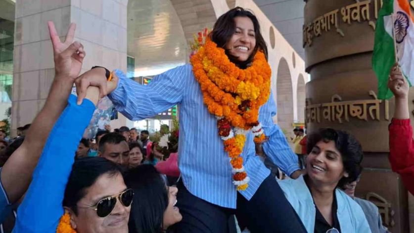देहरादून में भारतीय टीम की स्टार प्लेयर स्नेह राणा का जोरदार स्वागत