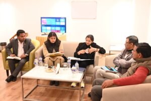 जिलाधिकारी नितिका खंडेलवाल ने टिहरी लेक महोत्सव की तैयारियों को लेकर की समीक्षा