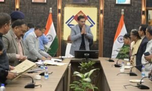 राज्य आंदोलनकारियों की समस्याओं का समाधान प्रशासन की प्राथमिकता : डीएम