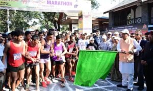 देहरादून में 5 किमी दौड़ को मुख्यमंत्री ने दिखाई हरी झंडी, सड़क सुरक्षा और पर्यावरण संरक्षण का दिया संदेश…