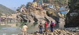 17 वर्षीय छात्रा ने देवप्रयाग के टोडेश्वर पुल के पास अलकनंदा नदी में लगाई छलांग।