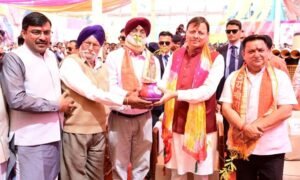 काशीपुर में रंगोत्सव होली मिलन समारोह में शामिल हुए मुख्यमंत्री…