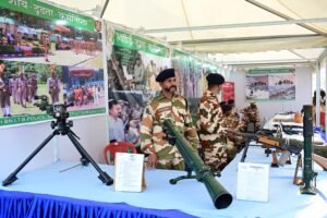 मशीनगन का कितना वजन है, कैसे चलती है’ आईटीबीपी की प्रदर्शनी में पहली बार भारी हथियारों की मौजूदगी।