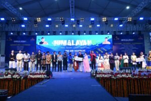 लेजर शो और सांस्कृतिक कार्यक्रमों के साथ सजी टिहरी लेक फेस्टिवल की शाम।