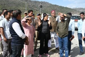 जिलाधिकारी नितिका खण्डेलवाल ने एनएच-34 का किया निरीक्षण बीआरओ को दिए निर्देश।
