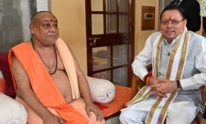 हरिद्वार में मुख्यमंत्री धामी ने शंकराचार्य स्वामी राजराजेश्वराश्रम महाराज से लिया आशीर्वाद…