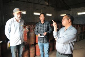 जिला प्रशासन की ओटीपी आधार पर होमडिलिविरी व्यवस्था से एजेंसियों से छंटी भीड़।