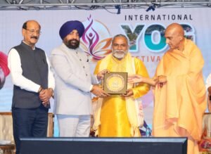 ऋषिकेश में अंतर्राष्ट्रीय योग महोत्सव-2026 का भव्य समापन।