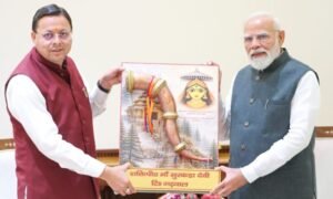 प्रधानमंत्री मोदी से मिले सीएम धामी, उत्तराखंड आने का दिया निमंत्रण…