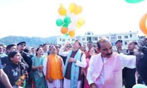 पिथौरागढ़ को मिला आधुनिक क्रिकेटमैदान, खिलाड़ियों संग मैदान में उतरे मुख्यमंत्री धामी…