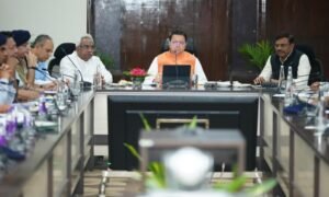 मानसून से पहले तैयारियां पूरी करें, 15 नवंबर तक प्रदेश की सभी सड़कें हों गड्ढामुक्त : धामी