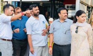 तहसील चौक सड़क चौड़ीकरण में तेजी, डीएम ने किया निरीक्षण…