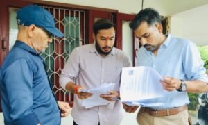 मतदाता सूची पुनरीक्षण की जमीनी हकीकत परखने ग्राउंड जीरो पर पहुंचे डीएम