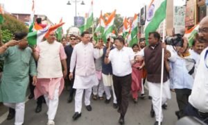 हर घर तिरंगा यात्रा में शामिल हुए सीएम धामी, बोले- तिरंगा देश के स्वाभिमान का प्रतीक