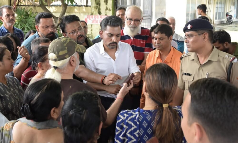 सीमाद्वार में जलभराव पर डीएम सख्त, 24 घंटे में सफाई और डिवाटरिंग के निर्देश.. .